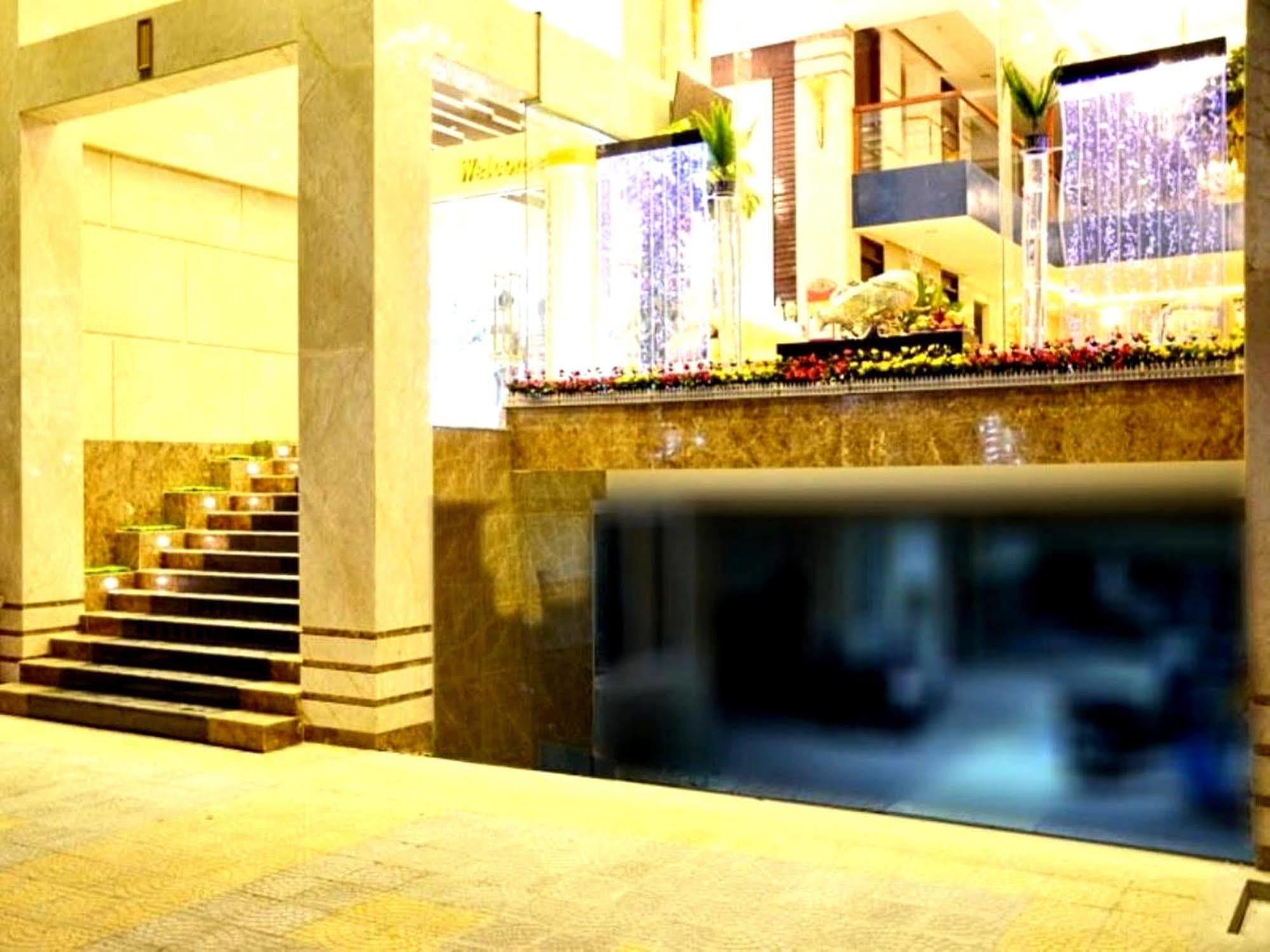 Bay Sydney Hotel Da Nang Exteriör bild